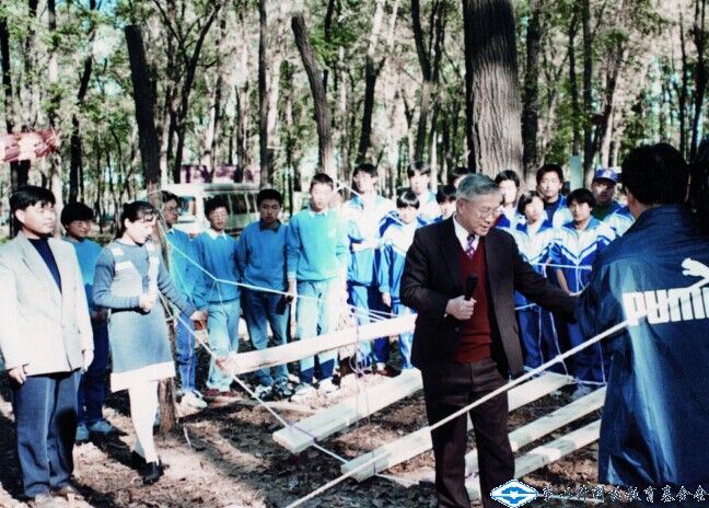 1996年基金會與中央電視臺“第二起跑線”欄目聯合舉辦了“橋梁之旅”節目